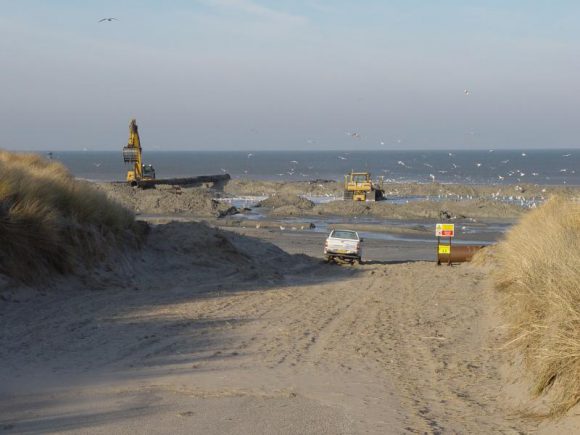 Opspuiten strand 's Gravenzande