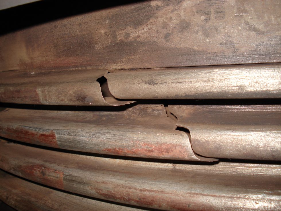 Exhaust bellow crack Repair Management Nederland B.V.